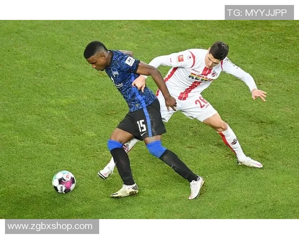 科隆被柏林赫塔击败，球场上的硝烟四起，柏林扬眉吐气夺得胜利